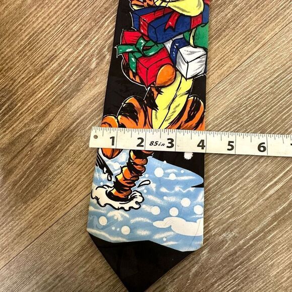 Disney Pooh tigger Christmas theme tie - Picture 7 of 7
